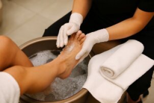 Deluxe  Pedicure